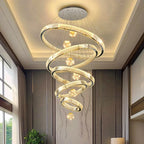 Saturne Lustre Anneaux en Cristal Moderne – lustre au-dessus d'un grand salon à double hauteur