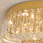 Diadème Plafonnier en Cristal Doré ou Argenté – gros plan des pendeloques en cristal et de la base dorée