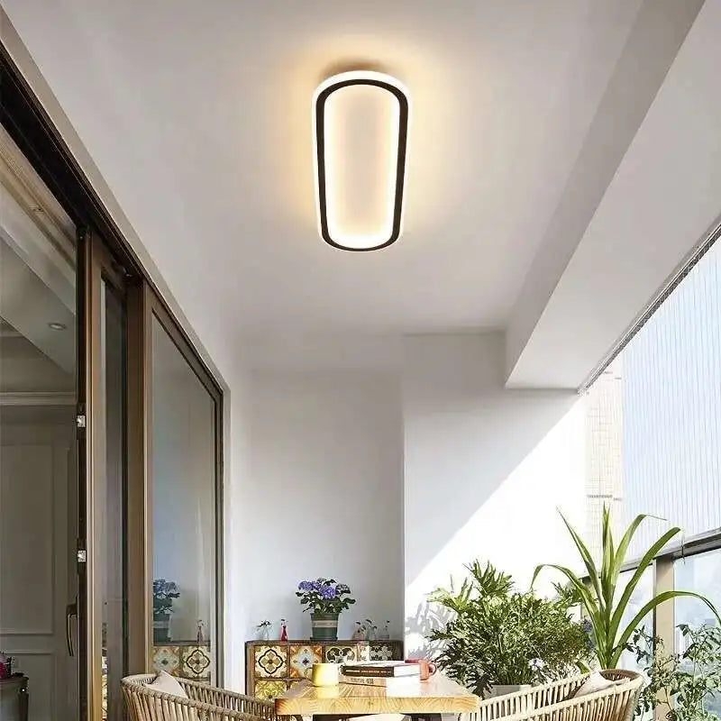 Piste Plafonnier LED Oblong – dans un couloir lumineux avec fenêtres