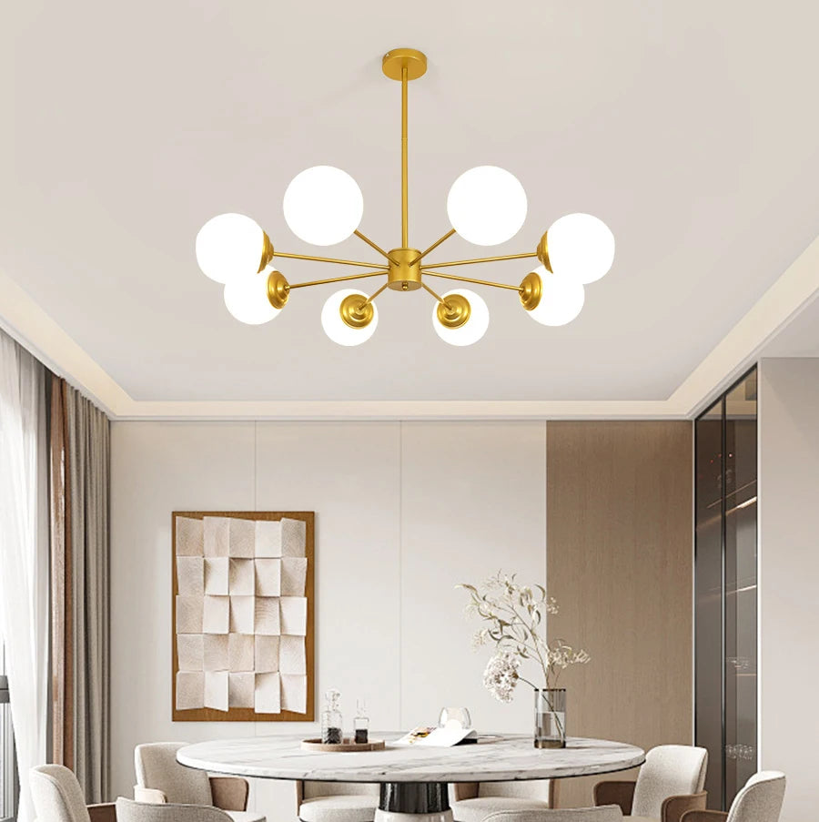 Sidera Lustre Sputnik en Laiton et Globes Opale – lustre dans une chambre près d'une armoire