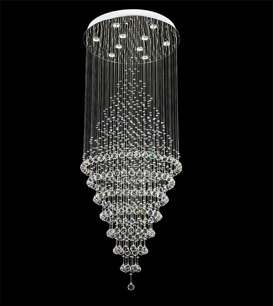 Lustre cascade en cristal transparent, fond noir