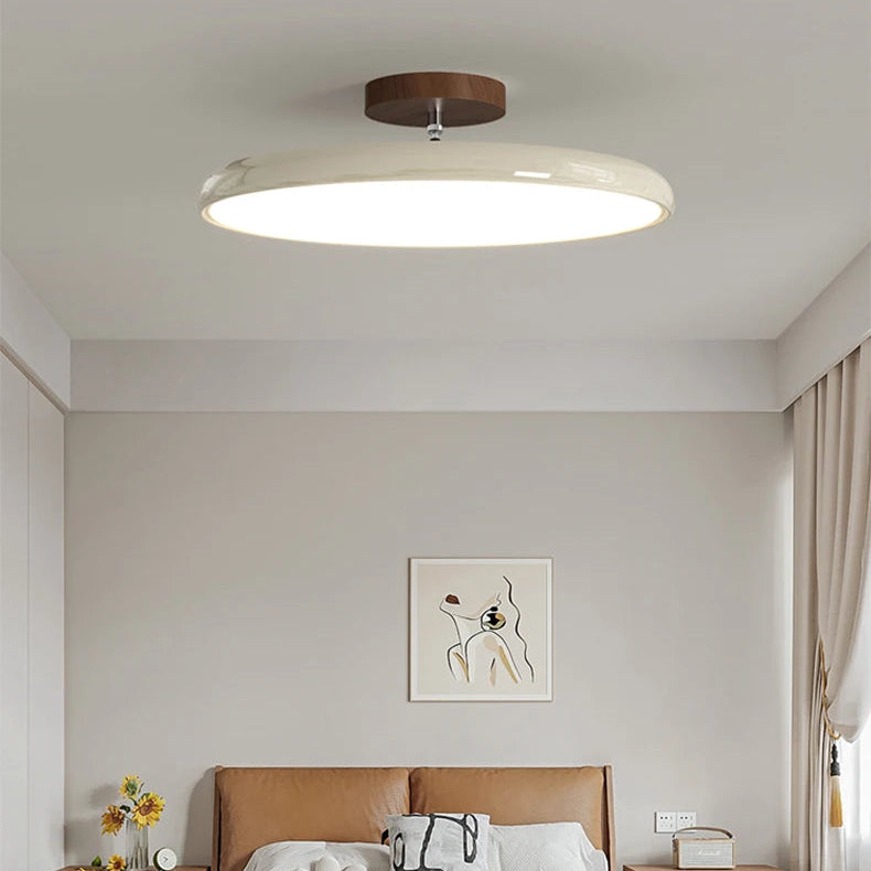 Médaillon Plafonnier LED Rond – disque crème dans une pièce avec tableau