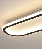 Piste Plafonnier LED Oblong – gros plan du bord noir et de la lumière diffuse