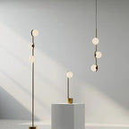 Perla Lustre à Globes en Verre – suspensions verticales à 3 globes sur fond gris