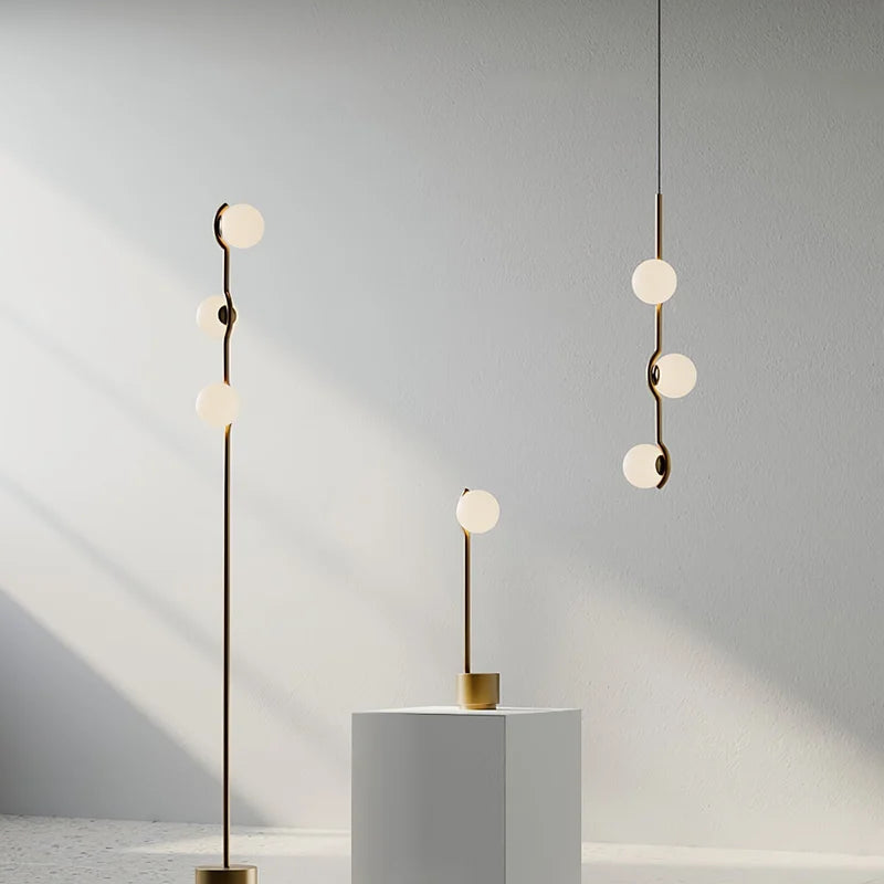 Perla Lustre à Globes en Verre – suspensions verticales à 3 globes sur fond gris