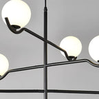 Perla Lustre à Globes en Verre – détail des globes opale et de la tige noire