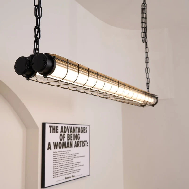 Tubia Suspension Tube en Verre Style Industriel – tube noir à cage devant une affiche murale