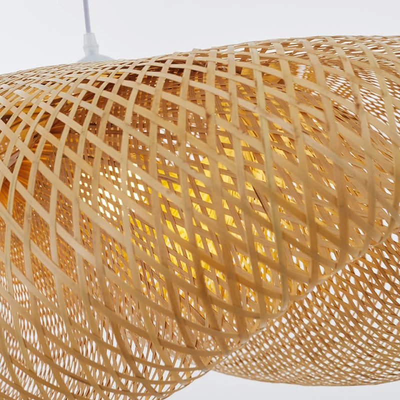 Rubane Suspension Ruban en Bambou Tressé – gros plan du tressage allumé, lumière chaude