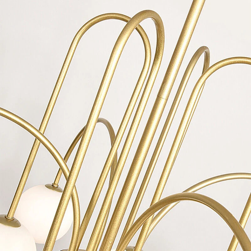 Arcadie Lustre à Bras en Arc – gros plan des bras dorés
