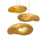 Rubane Suspension Ruban en Bambou Tressé – trois abat-jours à hauteurs différentes sur fond blanc