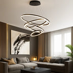 Orbite Suspension LED à Anneaux – anneaux dorés dans un salon avec grand tableau