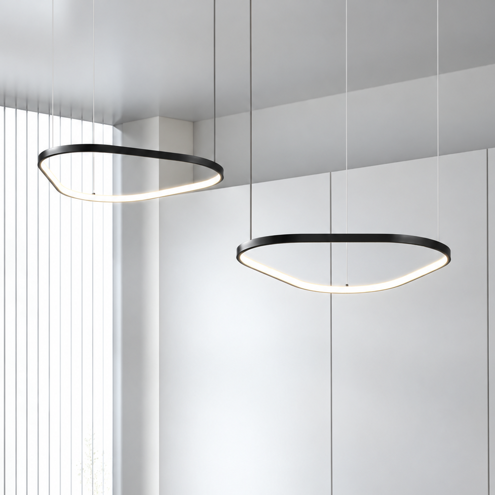Orbite Duo Lustre 2 Anneaux LED Moderne – deux anneaux suspendus devant un mur à lattes