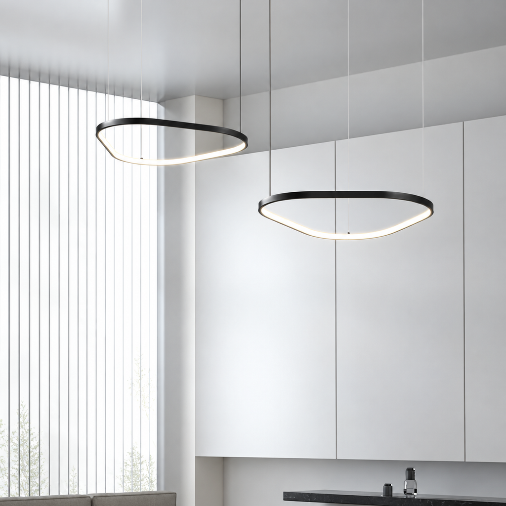 Orbite Duo Lustre 2 Anneaux LED Moderne – deux anneaux noir et blanc dans une pièce claire