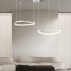Orbite Duo Lustre 2 Anneaux LED Moderne – deux anneaux devant des rideaux