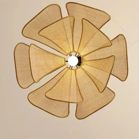 Lotus Suspension en Rotin Tressé – vue du dessus de l'abat-jour avec l'ampoule au centre