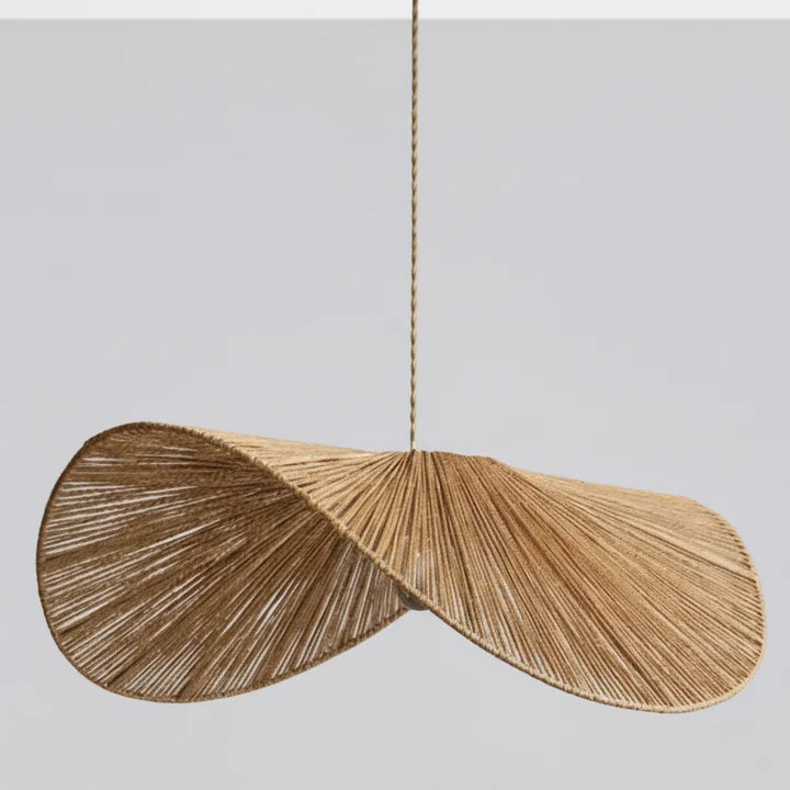 Papyra Suspension en Corde de Papier et Fer – gros plan de l'abat-jour tressé sur fond gris
