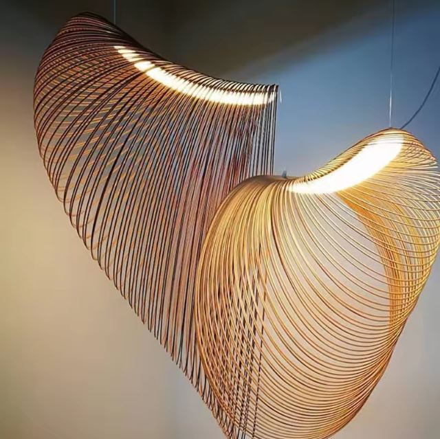 Eolie Suspension Voile en Bois Naturel – gros plan des fines lamelles de bois superposées